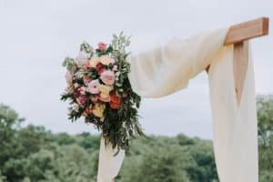 Read more about the article 11 Ways to Do Eco-Friendly Wedding Flowers