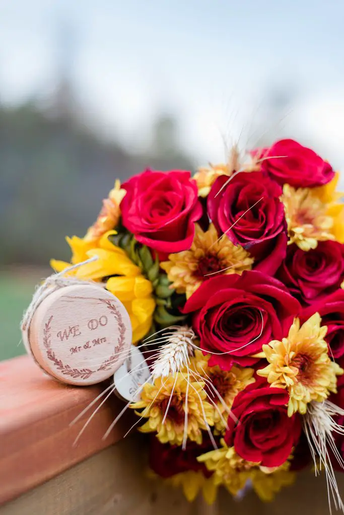 September Wedding Flower Ideas - Wayfaring Weddings